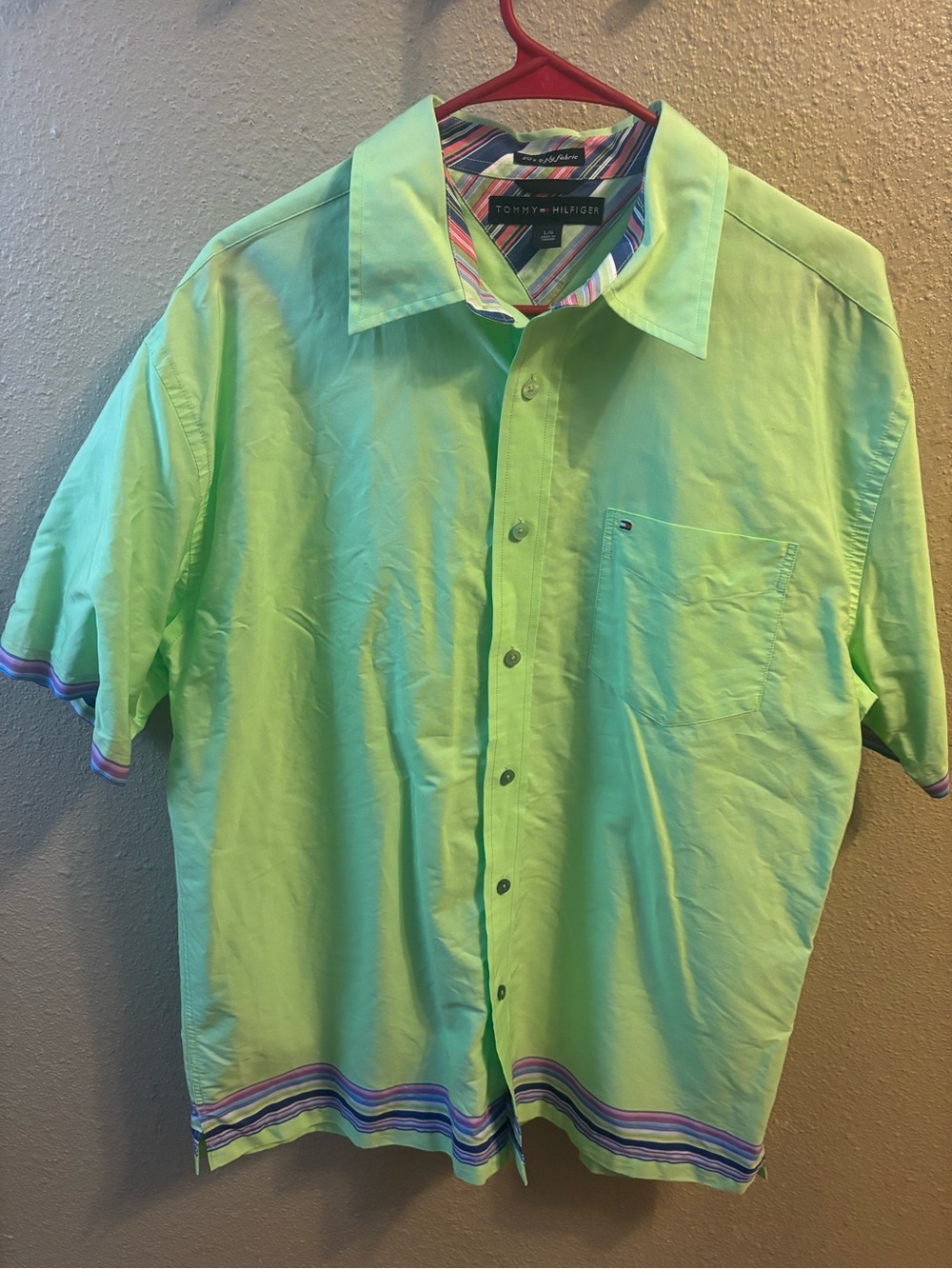 Tommy Hilfiger Men’s Lime Green Short-Sleeve Button-Down Shirt with Striped Trim